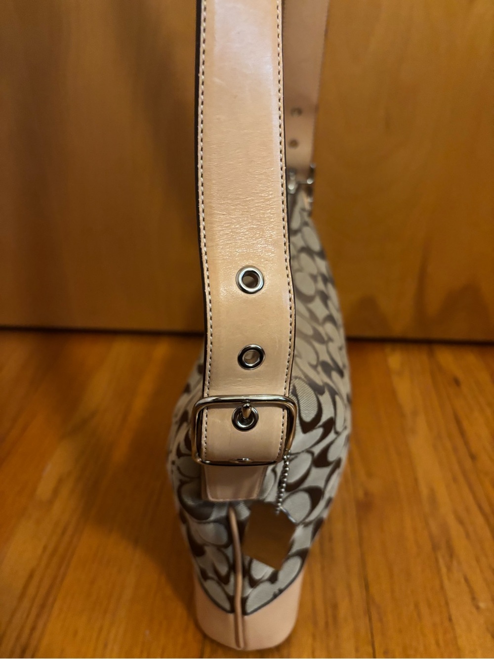 Coach Signature Canvas Hobo Bag in Khaki/Tan EUC - Picture 14 of 16